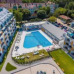 Feniks Seaside Apartment With Pool & Near Beach
