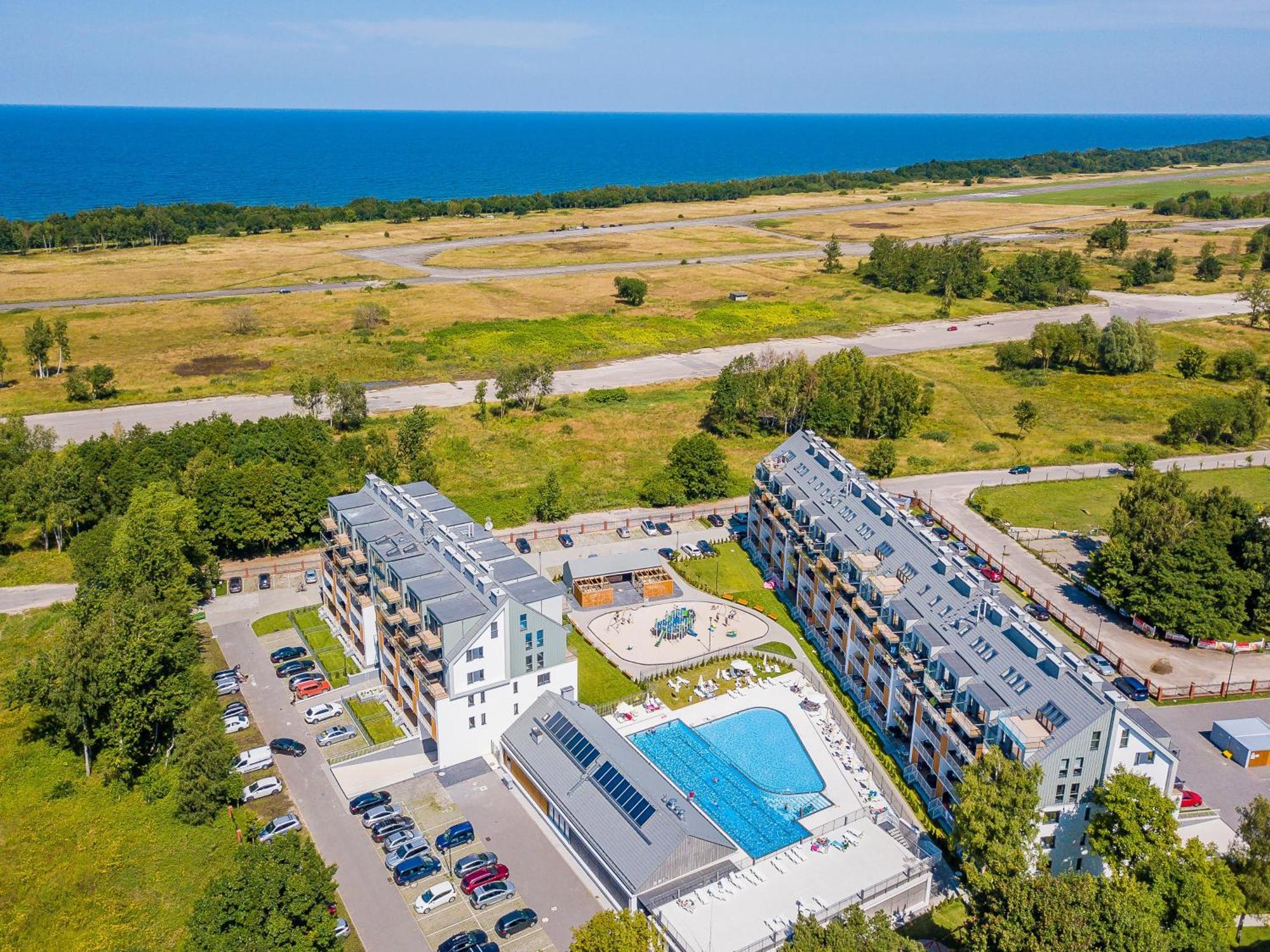 Feniks Seaside With Pool & Near Apartament