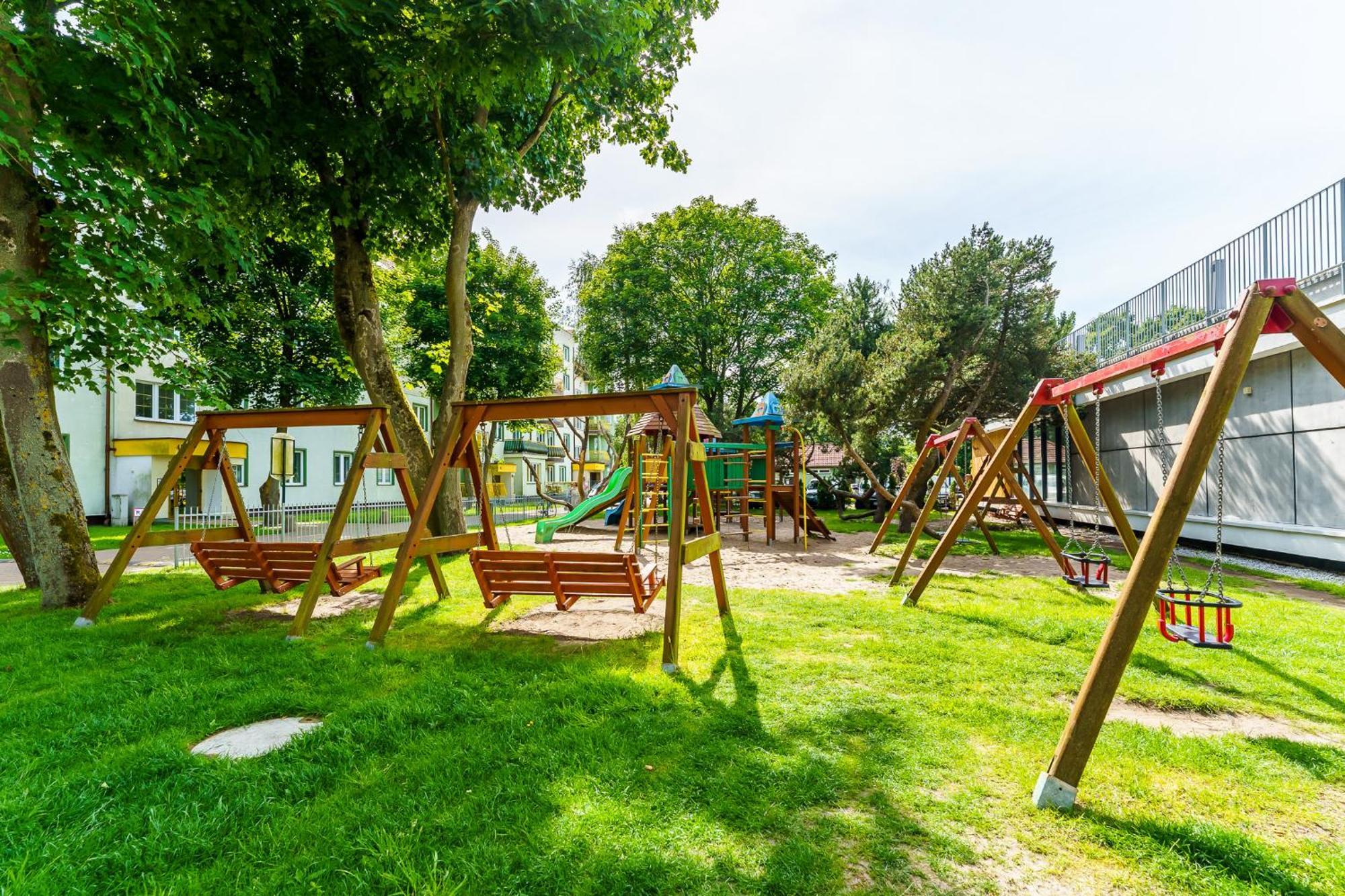 Feniks Seaside With Pool & Near Apartament