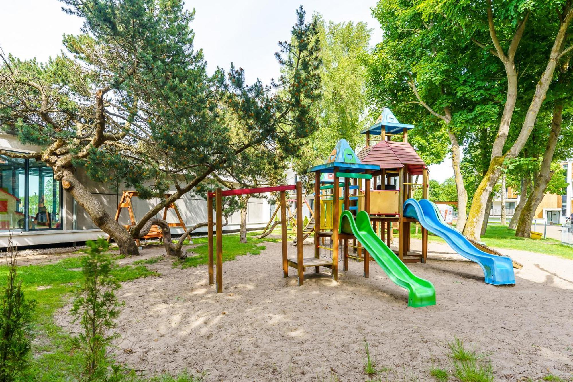 Feniks Seaside With Pool & Near Apartament