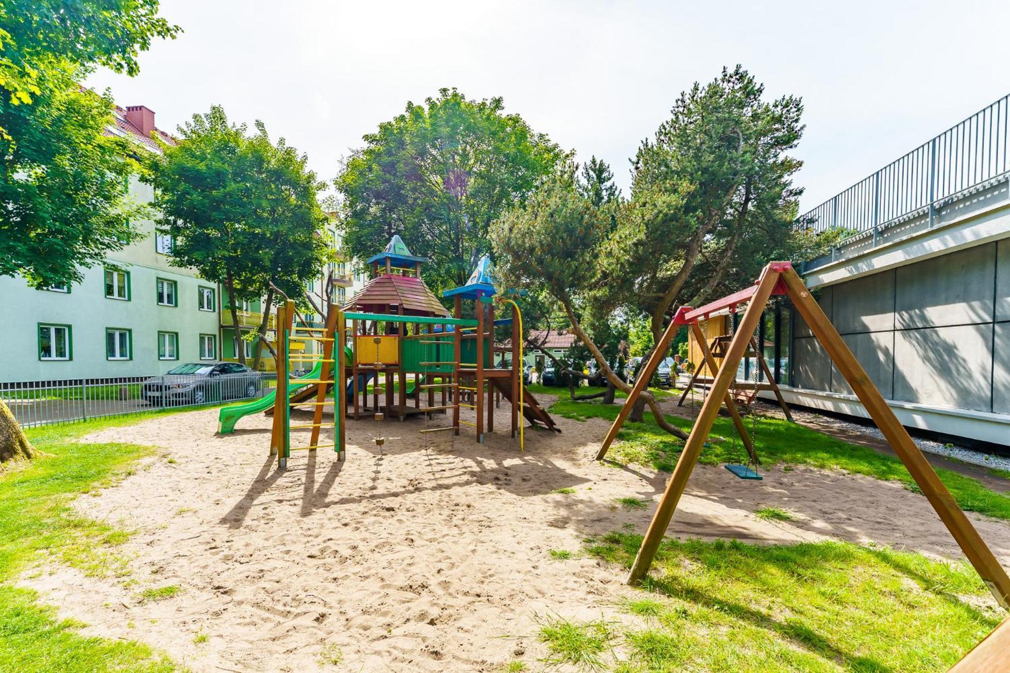 Feniks Seaside With Pool & Near Apartament