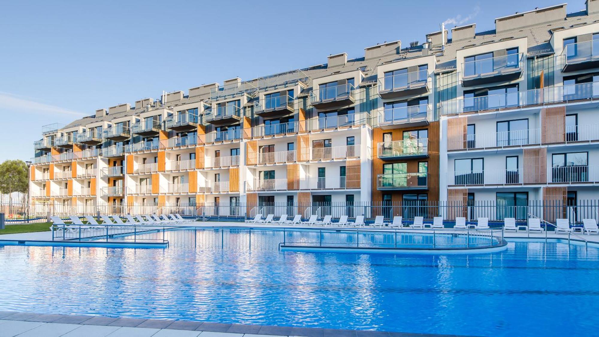 Feniks Seaside With Pool & Near Apartament